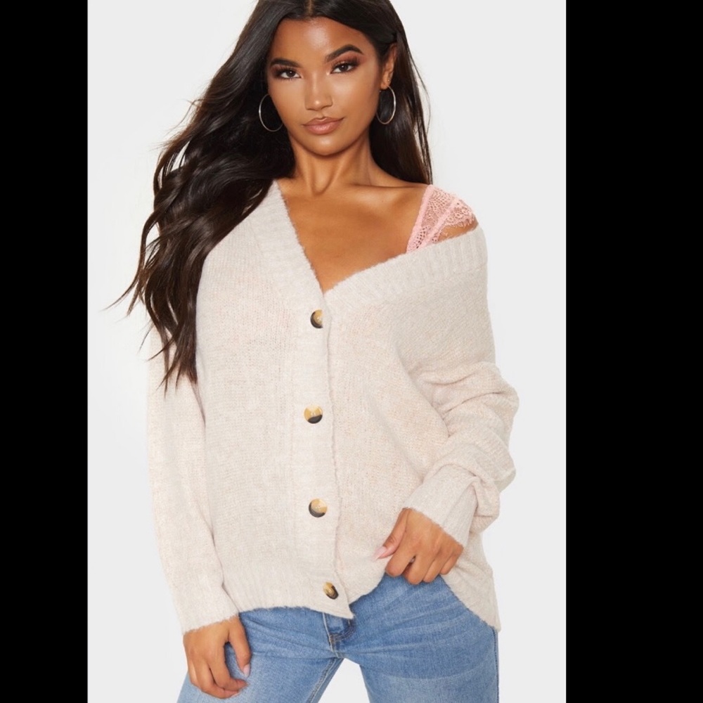 Oatmeal Button Front Slouchy Cardigan
 
Size: XS
 
Colour: Oatmeal